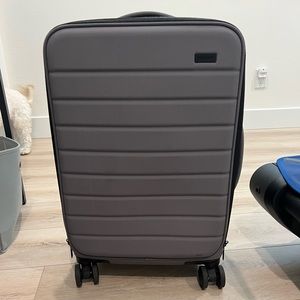 Away Carry on roller bag